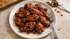 Ofen-Chicken-Wings mit Honig-Balsamico-Glasur – außen knusprig, innen saftig