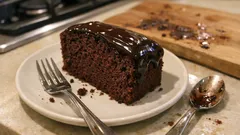 Saftiger Schokokuchen aus der Kastenform – schnell gerührt, mit Zartbitterglasur