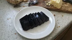 Schwarzes Johannisbeergelee mit Agar-Agar – fruchtig, schnittfest und ganz ohne Gelatine