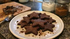Schoko-Sterne mit Espresso und Gewürzen – der Mürbeteig, der sich sauber ausstechen lässt