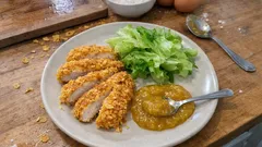 Knusprige Hähnchenbrust in Cornflakes-Panade – mit fruchtigem Ananas-Ketchup