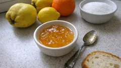 Quittengelee mit Orangensaft: so gelingt es klar und goldgelb