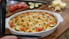 Tomaten-Zucchini-Auflauf mit Emmentaler: schnell geschichtet, herrlich saftig aus dem Ofen