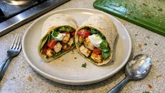 Scharfer Hähnchen-Wrap mit Limette & Joghurt – in 15 Minuten auf dem Teller