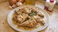 Geschmortes Kaninchen aus dem Ofen – zart in Sahne-Brühe mit Rosmarin