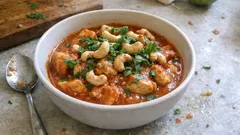 Hähnchen-Curry mit Cashews: saftig mariniert in würziger Tomaten-Kokos-Sauce