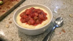 Vanillepudding mit Rhabarberkompott – so wird er besonders luftig