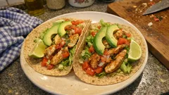 Gefüllte Hähnchen-Tortillas mit Salsa & Avocado – schnell, frisch und richtig saftig