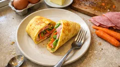 Fluffiges Omelett mit Schinken-Salat-Füllung – in 15 Minuten auf dem Tisch