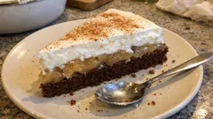 Quittentorte mit Kakao-Biskuit und Quark-Joghurt-Creme – leicht, fruchtig und gut vorzubereiten