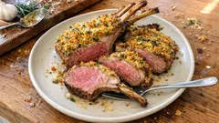 Lammkarree mit Kräuterkruste aus dem Ofen – so bleibt es saftig und zart