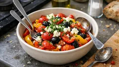 Paprikapfanne mit Schafskäse: schnell gemacht, herrlich mediterran und richtig cremig