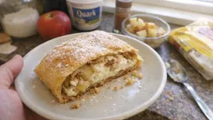 Apfel-Quark-Strudel mit Dinkelteig: saftig, locker und einfach nachzubacken