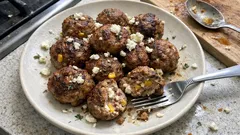 Griechische Fleischbällchen mit Feta – saftig, würzig und in 20 Minuten fertig