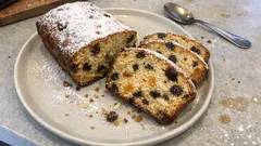 Königskuchen mit Limette, Rosinen & Aprikosen – saftiger Rührkuchen für jeden Sonntag