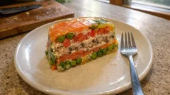 Gemüseterrine mit Räucherlachs – lässt sich super am Vortag vorbereiten