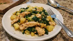 Hähnchen-Kartoffel-Spinat-Pfanne: knusprige Kartoffeln, saftig in 30 Minuten