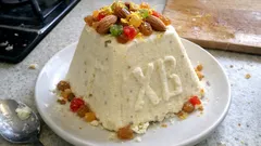 Paskha zu Ostern: cremige Quarkspeise, die über Nacht schön fest wird