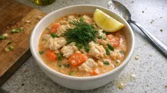 Cremiger Fischgulasch mit Möhren und Lauchzwiebeln – in 30 Minuten auf dem Tisch