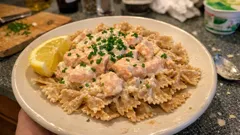 Pasta mit Lachs-Sahnesoße: cremig, zitronig und in 30 Minuten auf dem Tisch