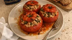 Gefüllte Tomaten aus dem Ofen: Naturreis-Thunfisch-Füllung, die schön saftig bleibt