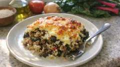 Hackfleisch-Reis-Auflauf mit Mangold – cremig überbacken und richtig sättigend