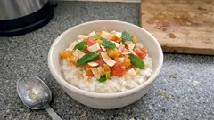 Kokos-Milchreis mit Vanille: cremig mit Zitrussalat und knusprigen Kokoschips