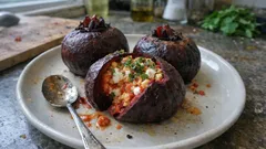 Rote Bete aus dem Ofen: Gefüllte Knollen mit Linsen, Feta und saurer Sahne