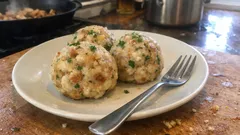 Weckknödel wie aus Süddeutschland – locker, saftig und ideal für altbackene Brötchen