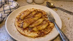 Birnen-Pfannkuchen aus der Pfanne: mit Dinkelteig, Zimt und feiner Karamellnote