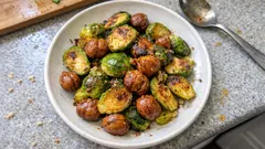 Rosenkohl-Maronen-Pfanne in 15 Minuten: mit Butter, Ingwer und feiner Schärfe