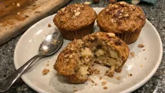 Saftige Apfel-Haselnuss-Muffins – mit Dinkel und Datteln, ohne raffinierten Zucker