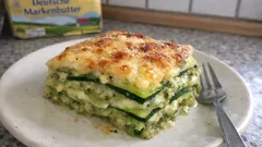 Zucchini-Lasagne mit Pesto-Sauce: leicht, cremig und in 30 Minuten im Ofen
