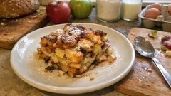 Scheiterhaufen aus alten Brötchen: Apfel-Zimt-Auflauf, der immer schön saftig wird