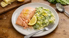 Gedämpfter Lachs mit cremigem Wirsing – leichtes Rezept mit Zitronenfrische