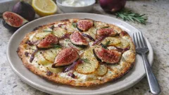 Kartoffel-Feigen-Flammkuchen: knuspriger Dinkelboden, cremig & mit Honig