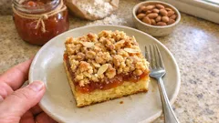 Quittenblechkuchen mit Dinkel-Mandel-Streuseln – fluffiger Hefekuchen vom Blech