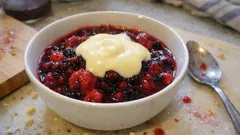 Rote Grütze wie im Norden: fruchtig, schnell gekocht und perfekt gekühlt