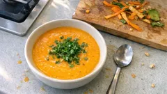Möhrensuppe mit Orange: cremig, frisch und in 30 Minuten auf dem Tisch