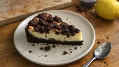 Russischer Zupfkuchen wie vom Bäcker – cremige Quarkfüllung, knusprige Schoko-Zupfen