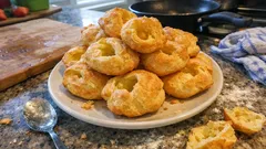 Brandteig einfach selbst machen: so gelingen luftige Windbeutel und Éclairs