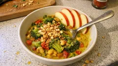 Brokkoli-Cashew-Curry mit Kokosmilch – cremig, bissfest und mit feiner Apfel-Note