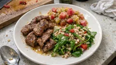 Kalbsfilet mit Rhabarber-Ingwer und Graupen-Rucola-Salat – leichtes Frühlingsessen