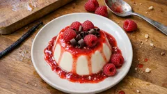 Panna cotta mit Himbeersauce – cremig, elegant und perfekt zum Vorbereiten