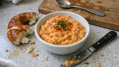 Obazda wie im Biergarten: cremiger bayerischer Käseaufstrich in 10 Minuten