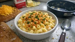 One-Pot Mac’n’Cheese: extra cremig – mit knusprigen Butterbröseln oben drauf