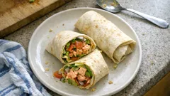 Lachs-Wraps in 20 Minuten: mit Tomate, Salat und cremiger Senfsoße