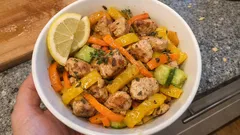 Mediterrane Gemüsepfanne mit Hähnchen – schnell aus einer Pfanne, schön frisch mit Zitrone