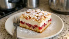 Johannisbeerkuchen vom Blech: saftig mit Mandelteig und lockerem Schmandguss