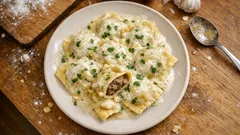 Hackfleisch-Ravioli selber machen – mit schaumiger Weißweinsauce wie im Restaurant